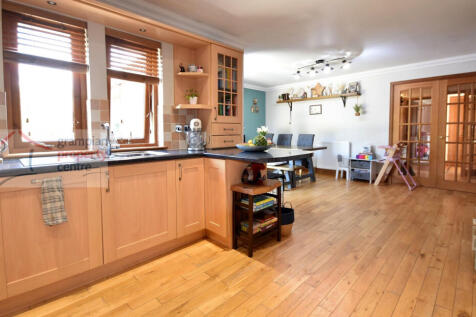 Kitchen 4 .JPG