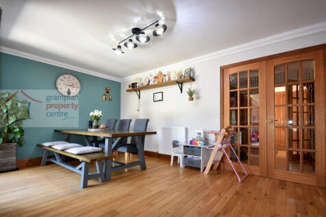 Kitchen 2 .JPG