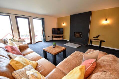 lounge 2 .JPG