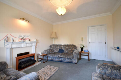 Lounge 2.JPG