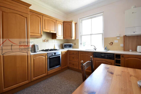 Kitchen 2 .JPG