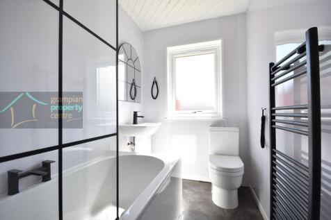 bathroom .JPG