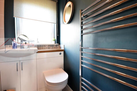 Bathroom 3 .JPG