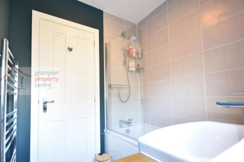 Bathroom 2.JPG