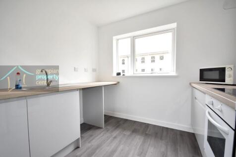 Kitchen 2 .JPG
