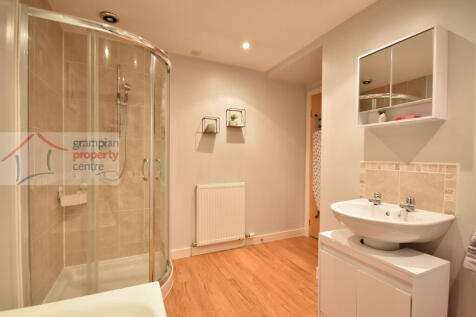 bathroom 2 .JPG