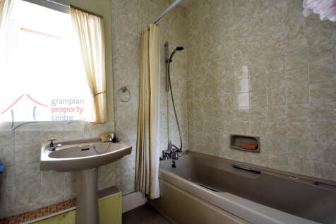 bathroom .JPG