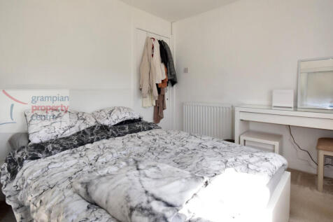 bed 3rd.JPG
