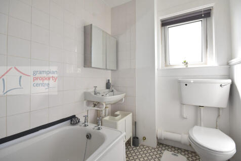 Bathroom .JPG