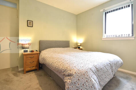 Bedroom  .JPG