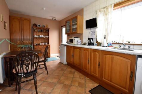 Kitchen 2 .JPG