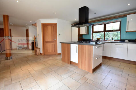 Kitchen 2 .JPG