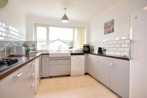 Kitchen 2 .JPG