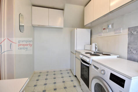 Kitchen 2 .JPG