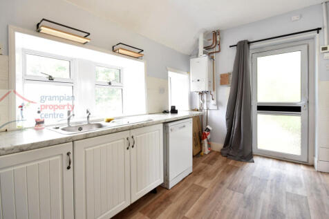 Kitchen 2 .JPG