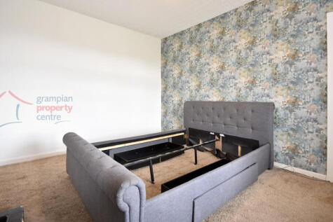 Bed 1 .JPG