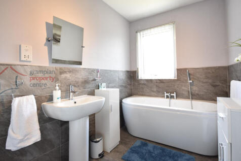 bathroom .JPG