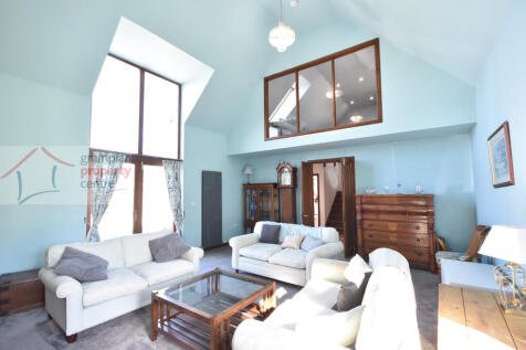 lounge 2.JPG