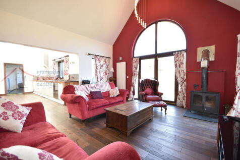 Family room 2 .JPG