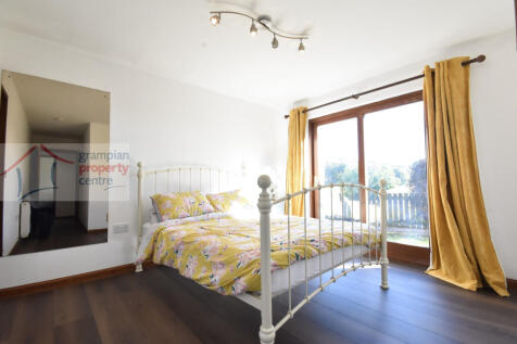 ground floor bed 2 .JPG