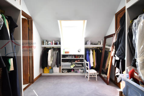 Dressing room to bed 1 .JPG