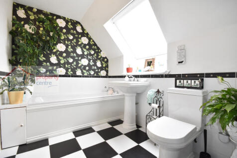 Bathroom .JPG