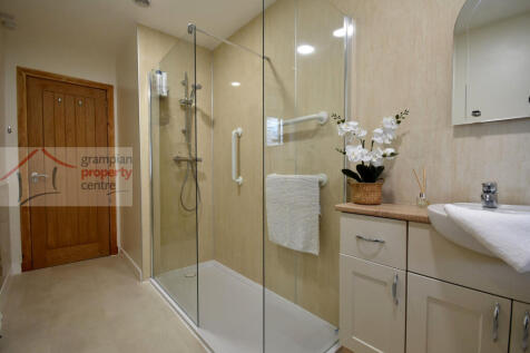shower room 2nd .JPG