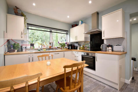 kitchen 2 .JPG