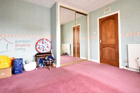 bed 4 ground floor 2.JPG