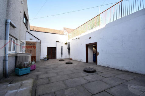 communal garden .JPG