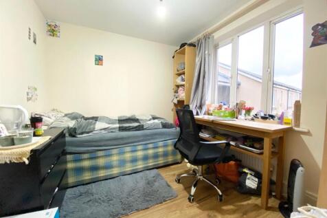 Bedroom 1.jpg