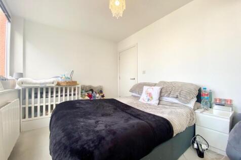 Bedroom 1.jpg