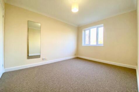 Bedroom 1.jpg