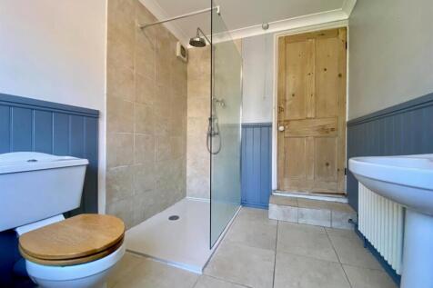 Bathroom 2.jpg
