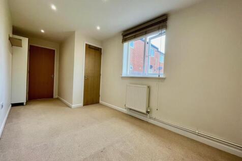 Bedroom 1.jpg