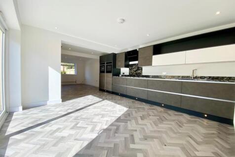 Kitchen 2.jpg