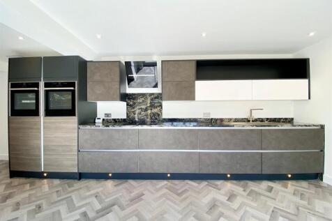 Kitchen 1.jpg