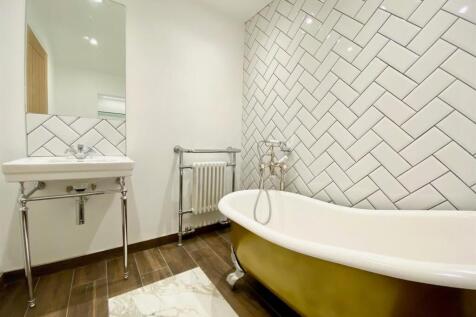 Bathroom 2.jpg