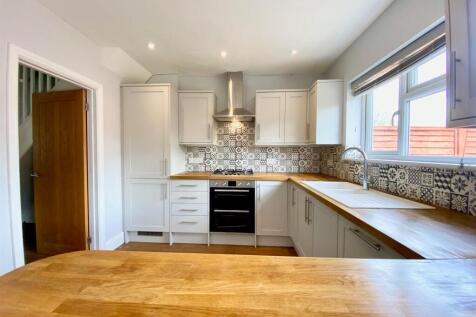 Kitchen 2.jpg