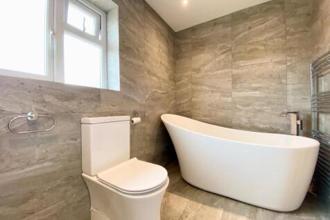 Bathroom 2.jpg