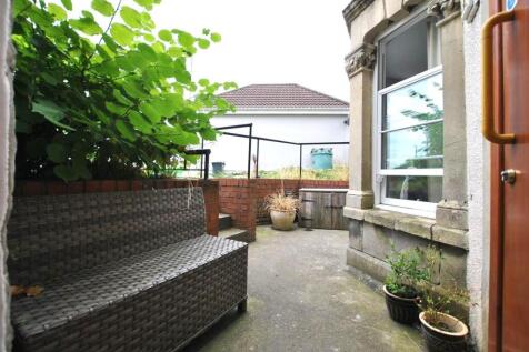 Patio - 1a Knowle.jpg