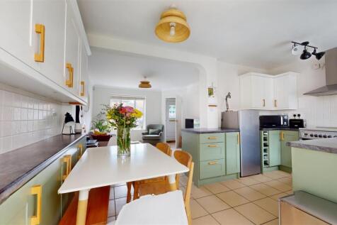 Lounge / Kitchen / Dining
