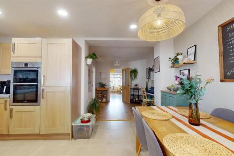 Kitchen/Breakfast Area