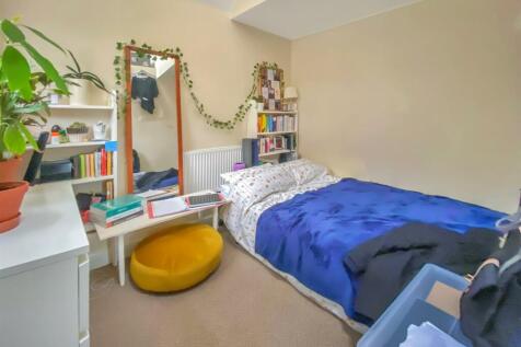 20201221031180.Front Right Bedroom.jpg