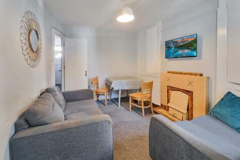 20227111147490.Living Room with Items Removed.jpg