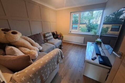 Snug/2nd Lounge