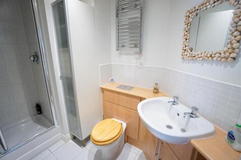 EN SUITE (1 of 1).jpg