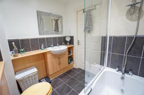 BATHROOM (1 of 1).jpg