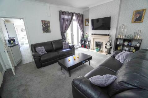 LOUNGE (1 of 1).jpg