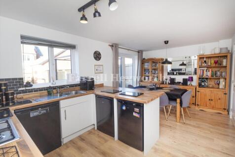 Kitchen dining 2